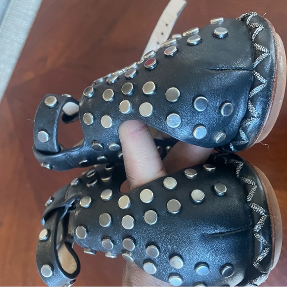 BCBG MAXAZRIA gladiator sandals - Picture 1 of 5